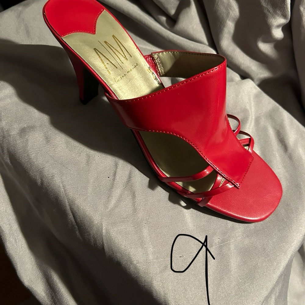 Heels red size 9